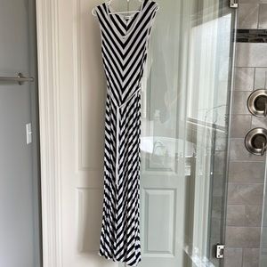 Calvin Klein Maxi - Size Small